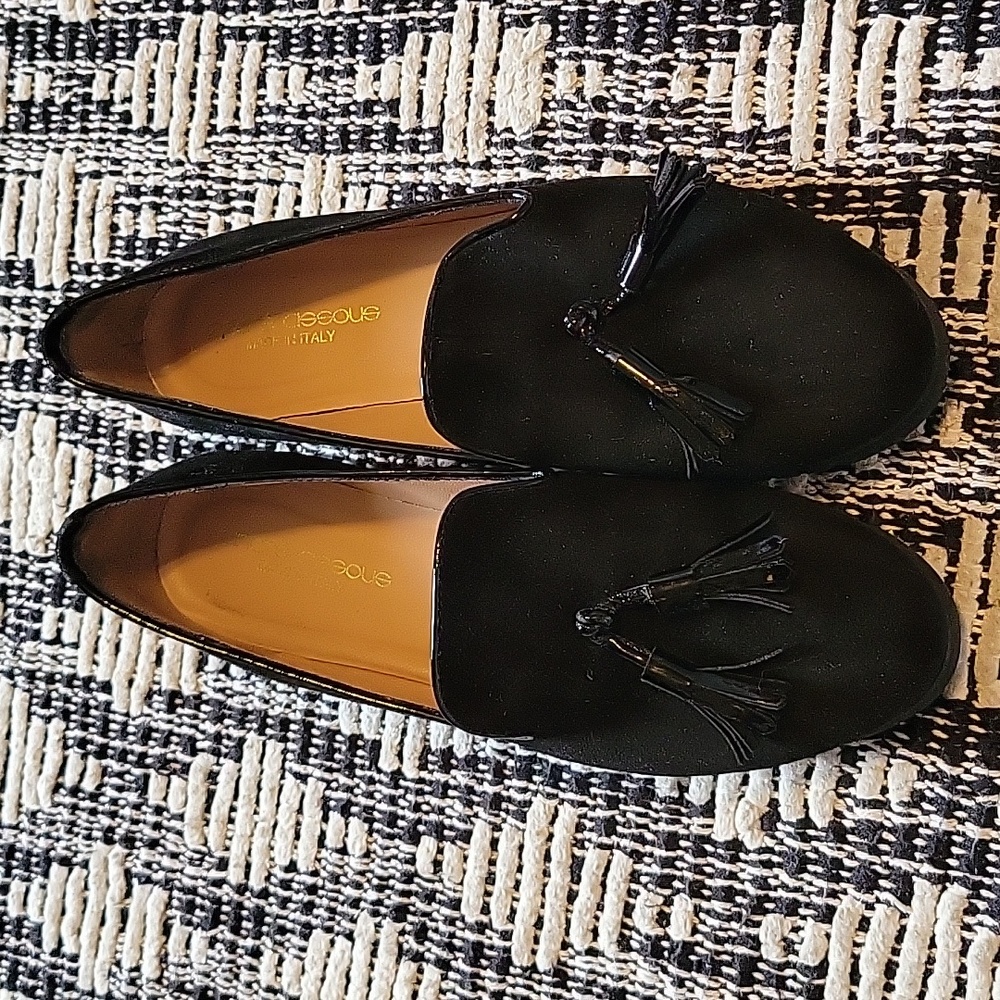 Andre Assous Jillie Black Suede Tasseled Loafer size 7